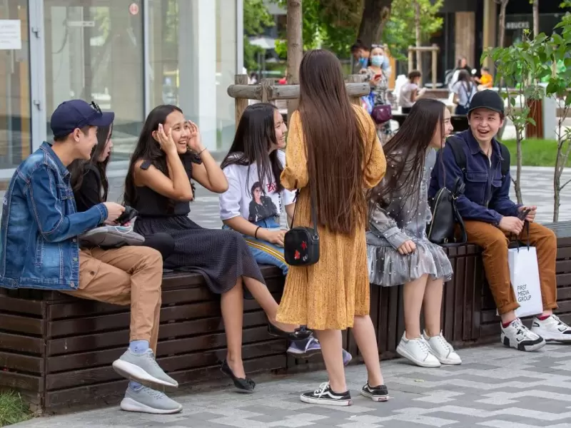 Обзор последних трендов: что популярно в мире молодежи