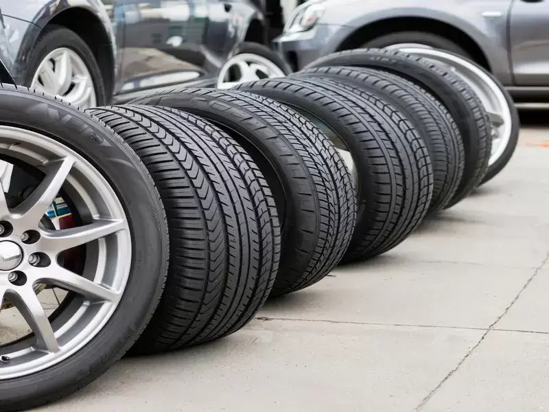 Умный выбор колёс: преимущества покупки шин и дисков онлайн